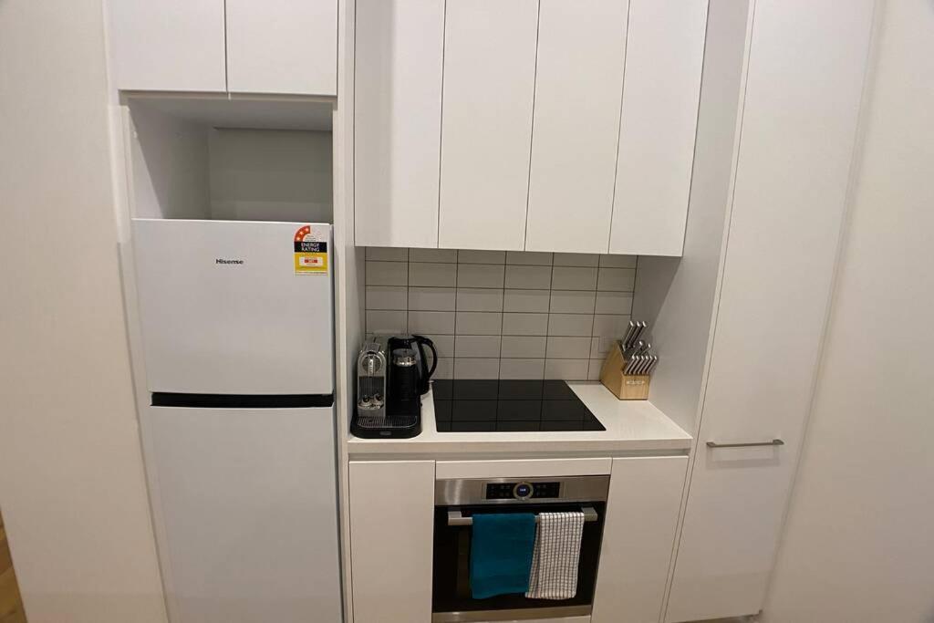 Luxe 2BR Apt Kingston Pool Parking WiFi Netflix BBQ Wine Exterior foto