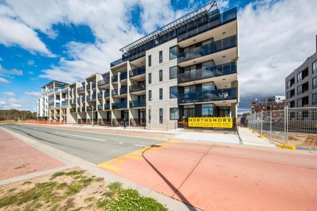 Luxe 2BR Apt Kingston Pool Parking WiFi Netflix BBQ Wine Exterior foto
