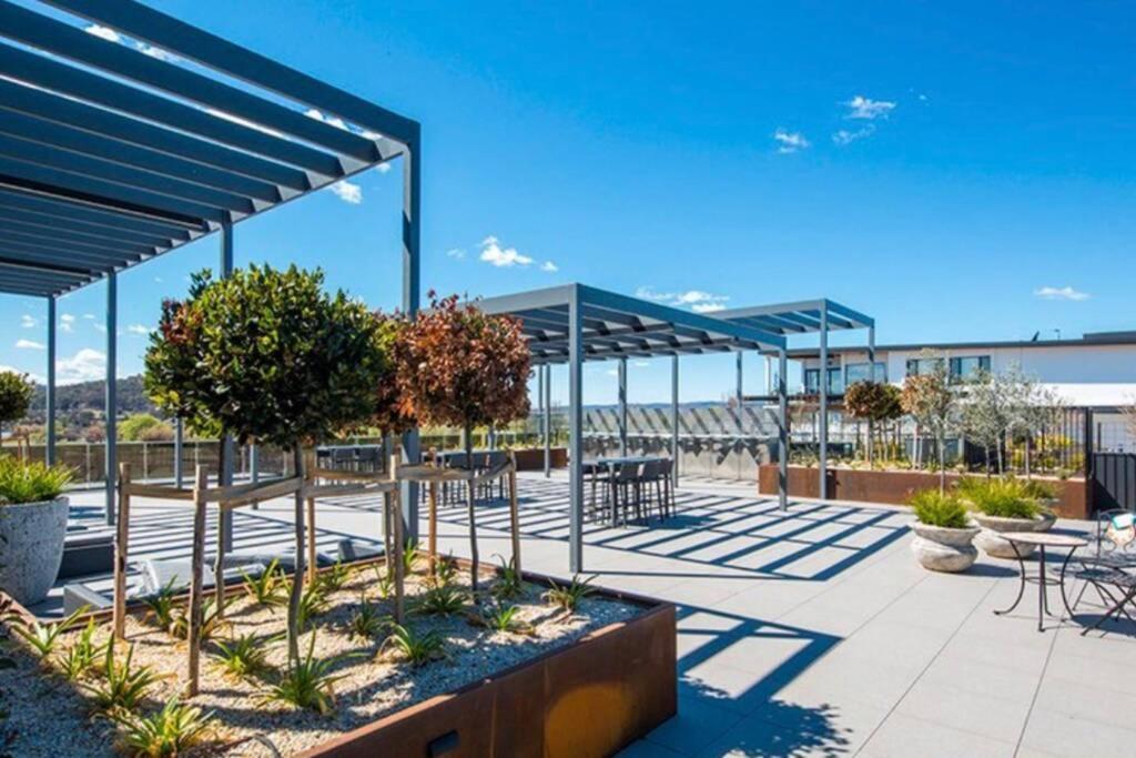 Luxe 2BR Apt Kingston Pool Parking WiFi Netflix BBQ Wine Exterior foto