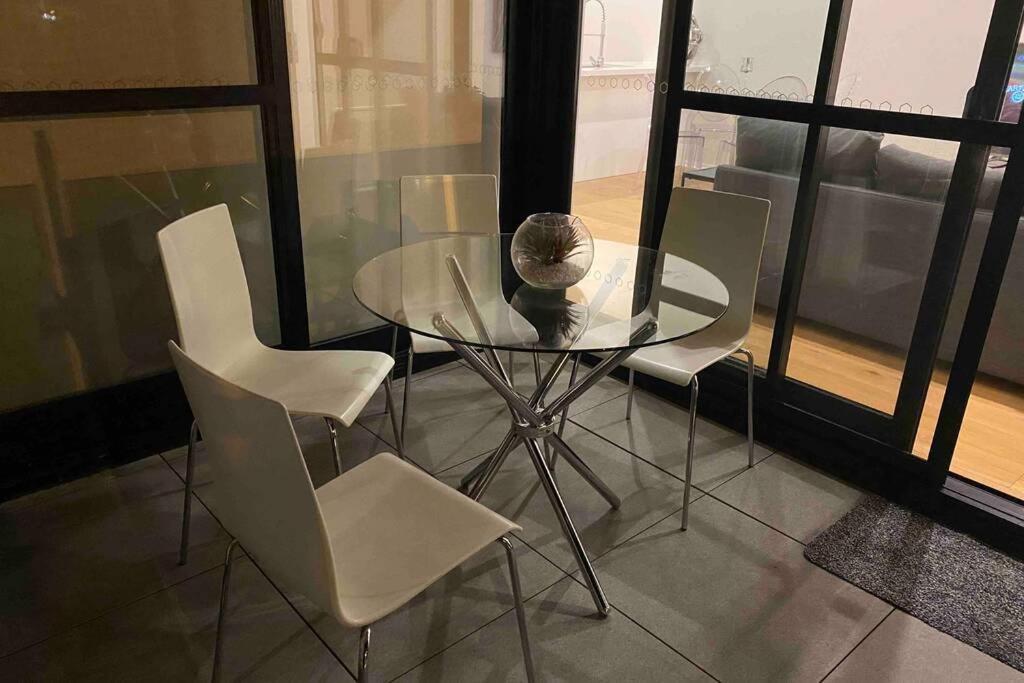 Luxe 2BR Apt Kingston Pool Parking WiFi Netflix BBQ Wine Exterior foto