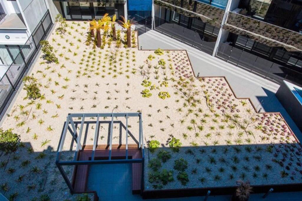 Luxe 2BR Apt Kingston Pool Parking WiFi Netflix BBQ Wine Exterior foto