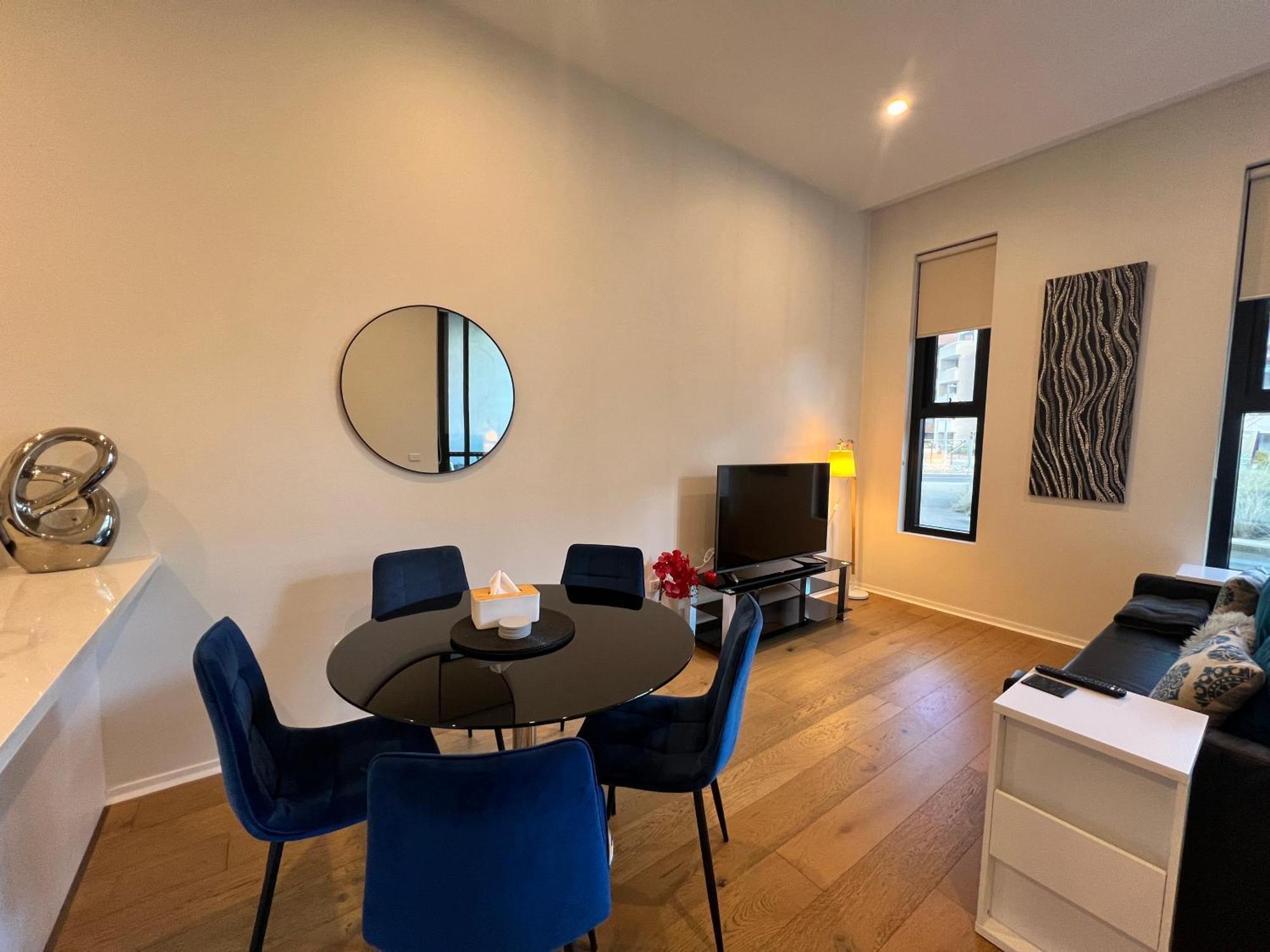 Luxe 2BR Apt Kingston Pool Parking WiFi Netflix BBQ Wine Exterior foto