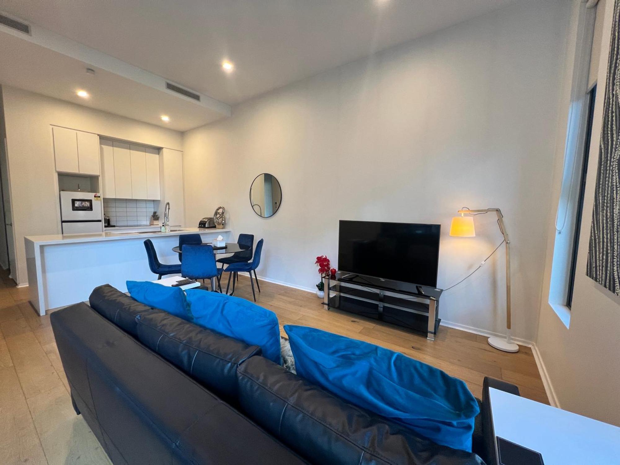 Luxe 2BR Apt Kingston Pool Parking WiFi Netflix BBQ Wine Exterior foto