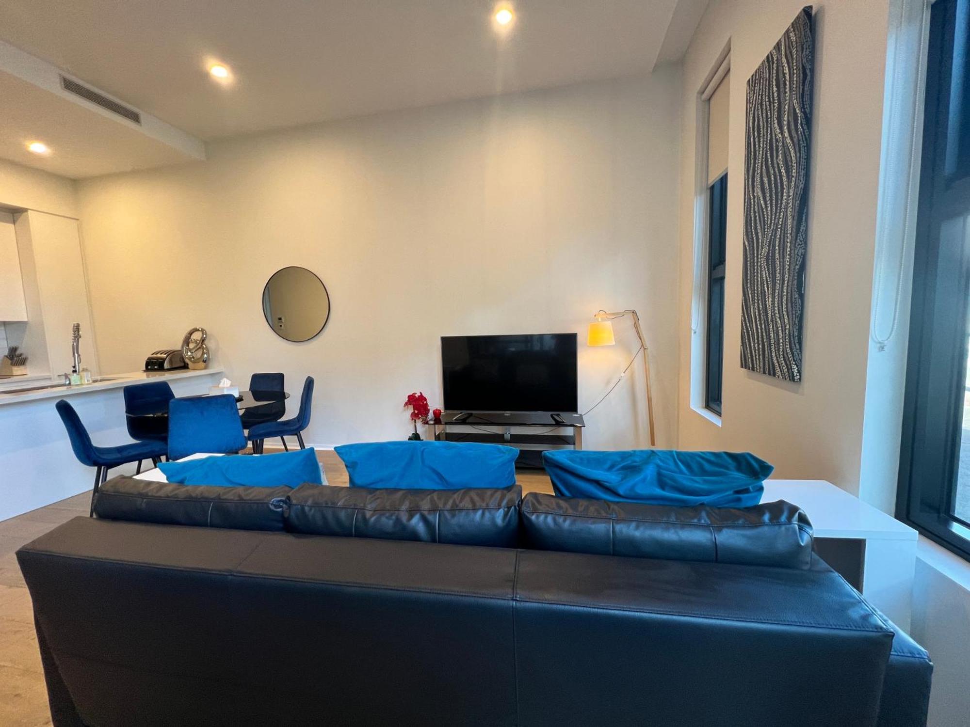 Luxe 2BR Apt Kingston Pool Parking WiFi Netflix BBQ Wine Exterior foto